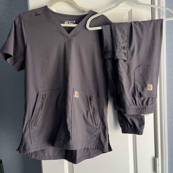 New Carhartt Modern Fit women’s scrubs - Picture 2 of 4